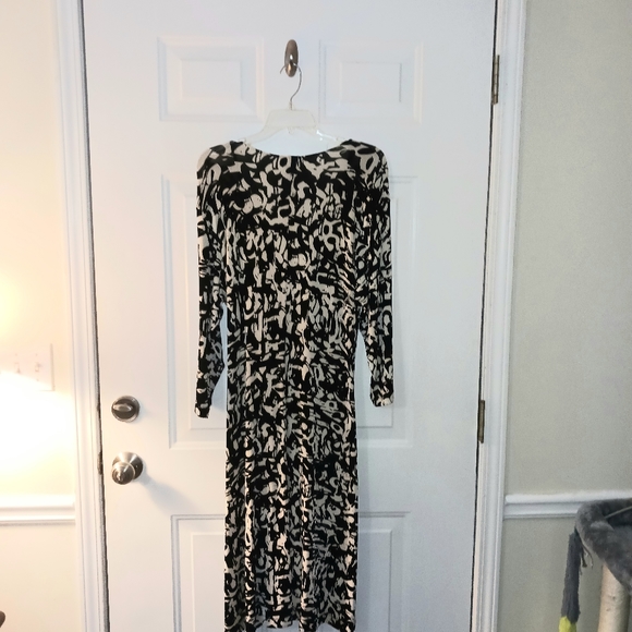 Chico's Women's Black and White Dress Size 2 Check chart above (Size M) - Picture 2 of 11